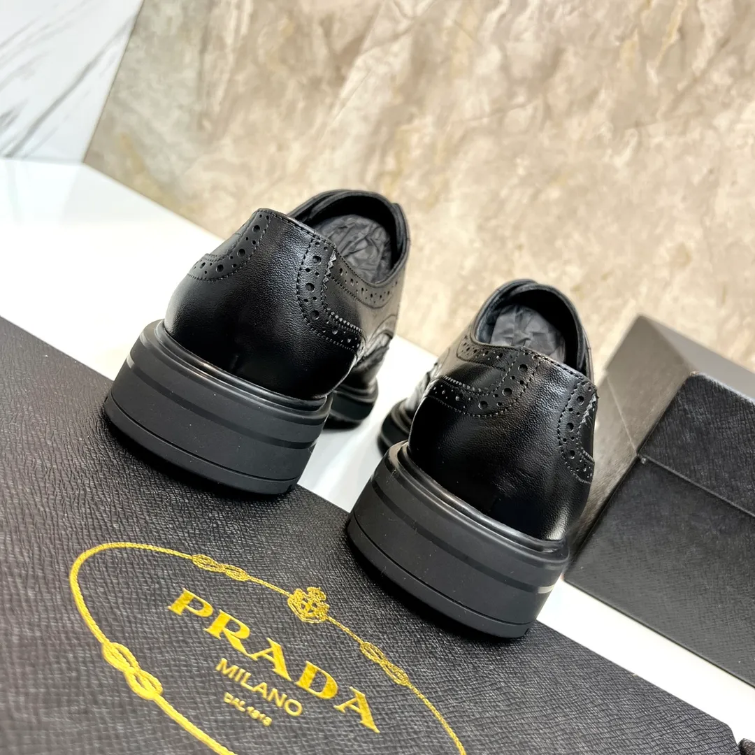Original order quality: P580 Brand: PRADA (Prada) Standard code: Men's size 38/44 (45 can be customized) Grade: Same style as the official website High-quality men's shoes Material: Original cowhide Water-dyed cowhide lining Rubber outsole Style categories: Men's fashionable formal leather shoes Slip-on men's shoes series Young fashion European and American trends British style Top luxury Color: Actual picture